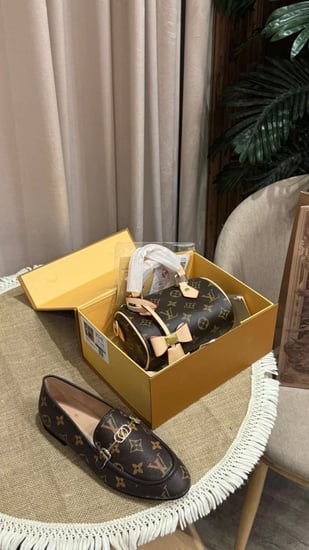 LOUIS VUTTION COLLECTION