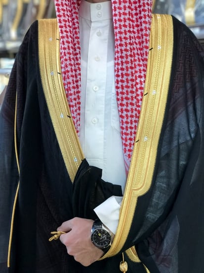 بشت رجالي ملكي رسمي لون أسود دقة ملكيه قماش صوف 80٪ قصب حر صناعة سعودية