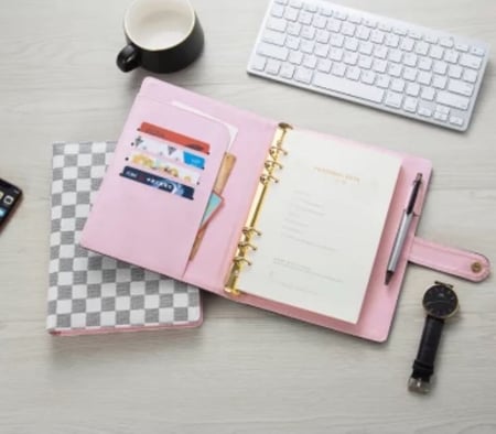 مفكرة باللون البني مقاس a5