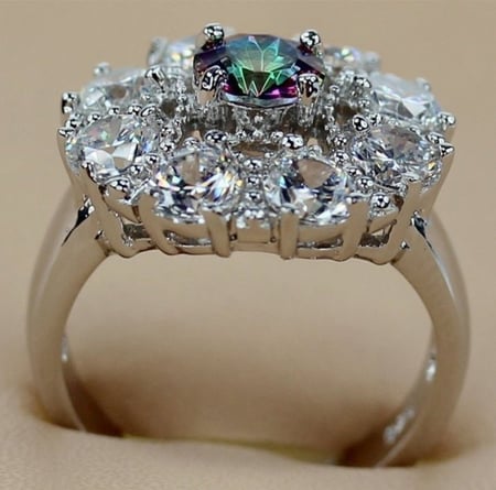 خاتم نسائي مطلي بالفضة ومزين بالزركون مقاس 7.25 أمريكي