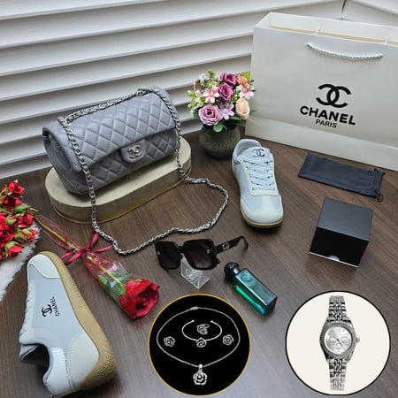 طقم هدية نسائية فاخر بتنسيق عصري