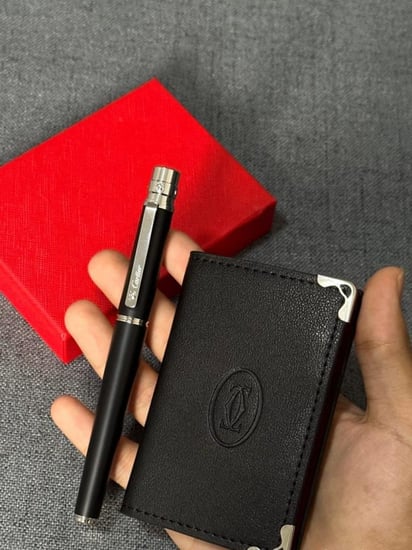 طقم رجالي قلم ومحفظه كارتير لون اسود