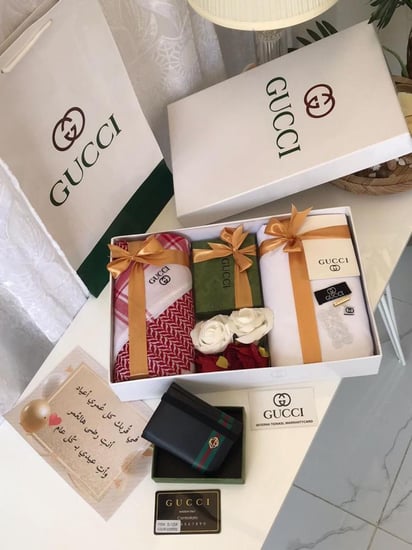 هدايا قوتشي رجالي مع بوكس وتغليف وكرت اهداء حسب الطلب