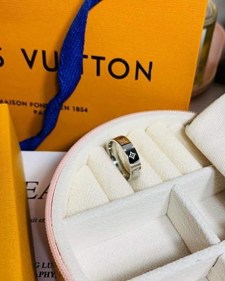 خاتم دبلة ماركة لويس فيتون فضه عيار 925