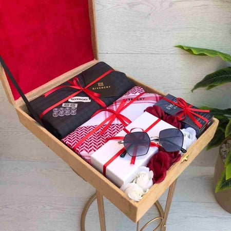 اطقم رجالية ماركة جفنشي