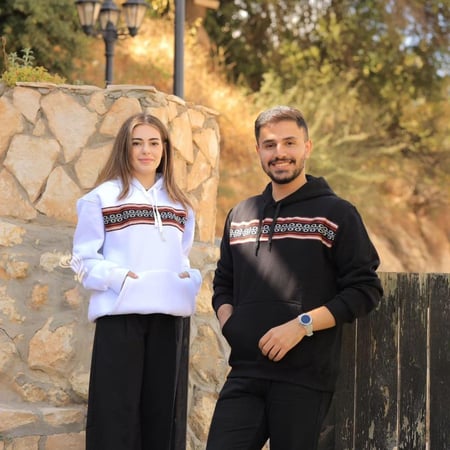 طقم بلوفرات كابلز رجالي ونسائي مطرزه بالسدو