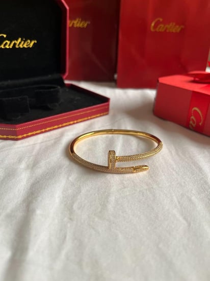 سواره كارتير مسمار مع فصوص زركون شبيه الألماس لون ذهبي