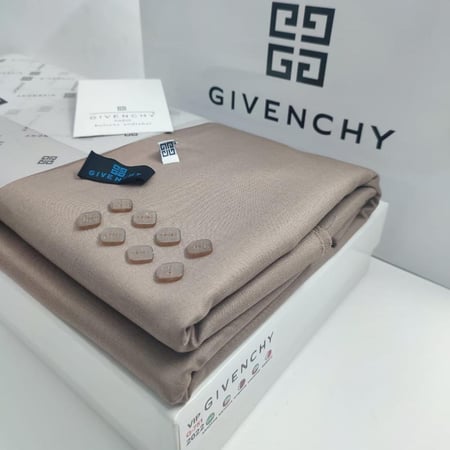 اقمشة شتوية ماركه جيفنشي مع الملحقات