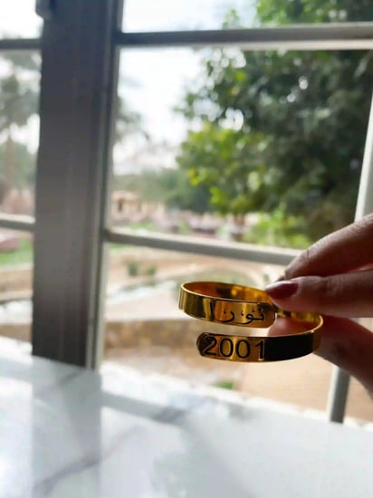 اسواره نسائي بالاسم والتاريخ مطليه بالذهب