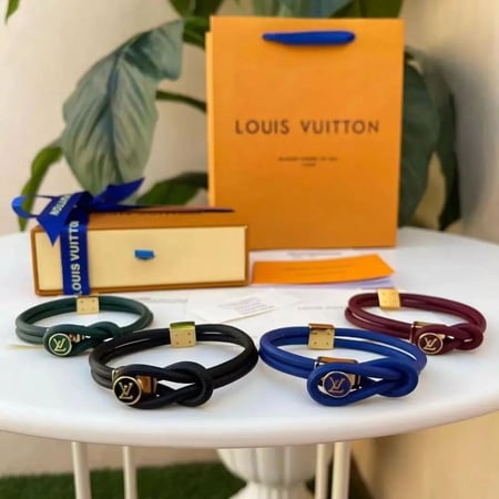 اساور رجاليه لويس فيتون فخمه مع الملحقات