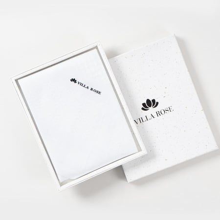 شماغ فيلا روز أبيض كلاسيك انجليزي اصدار 2025