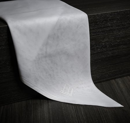 غترة دنهل أبيض