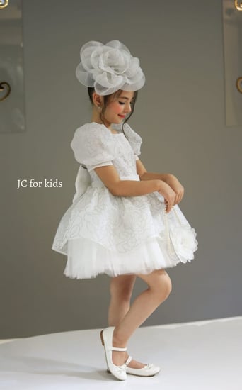 فستان + حقيبه + اكسيسوار شعر المقاسات صغيره يفضل اكبر من العمر