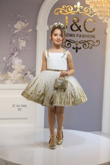 فيستان أبيض بذهبي +جاكيت + حقيبة + اكسيسوار الشعر