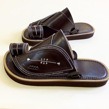 حذاء رجالي شرقي بني غامق