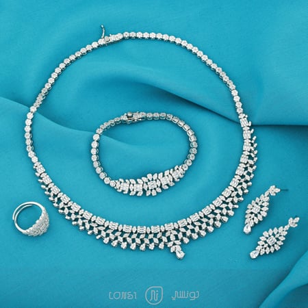 طقم فاخر للمناسبات تصميم ألماس