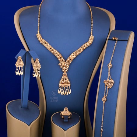 طقم مطلي ذهبي أنيق