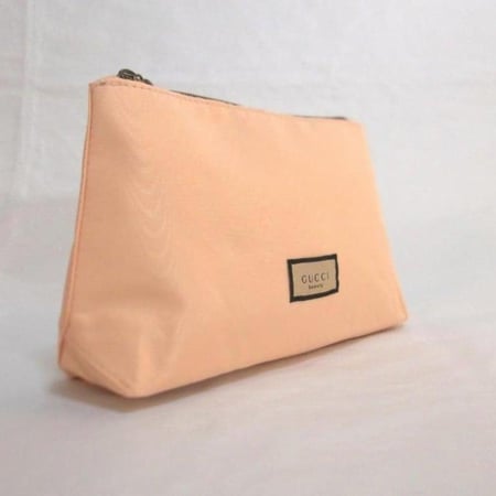 طقم قوتشي (شنطة قوتشي زهرية للمكياج/ روج / مشط / عينة عطر ) / الكيس اختياري