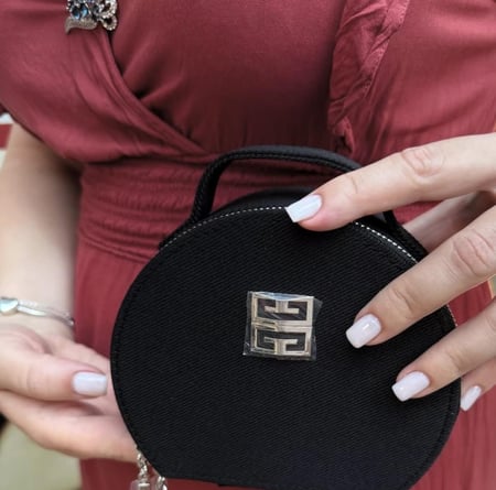 باوتش جيفينشي اسود بمسكة Givenchy Pouch With Handle