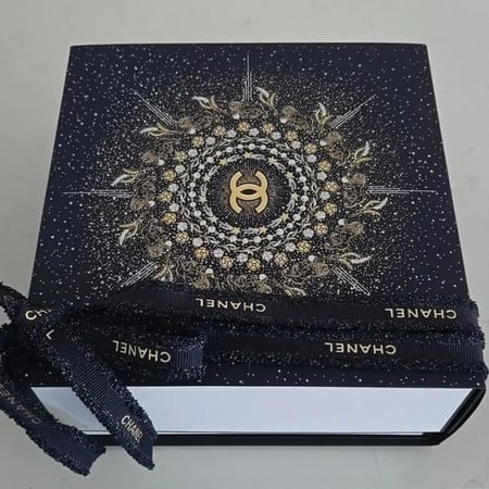 بكج علبة و كيس و كرت من شانيل باصدار محدود