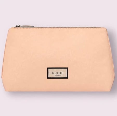 طقم قوتشي (شنطة قوتشي زهرية للمكياج/ روج / مشط / عينة عطر ) / الكيس اختياري