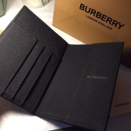حافظ جواز السفر من بربري Burberry Passport case holder