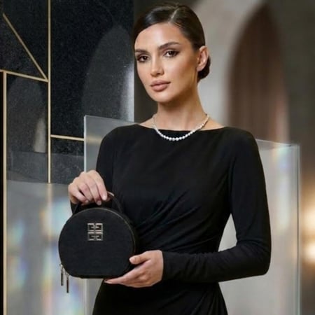 باوتش جيفينشي اسود بمسكة Givenchy Pouch With Handle