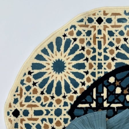 طقم سجادة صلاة مِحْارب كشميري مع إحرام صلاة لف (بالطراز الاندلسي)