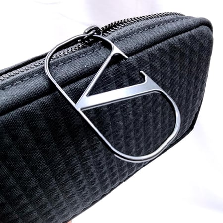 فالنتينو شنطة كلتش / clutch bag