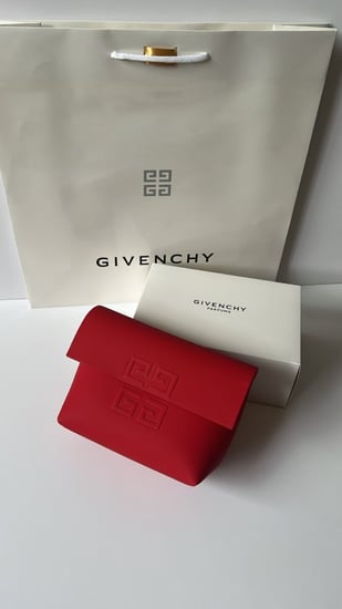 شنطة جفنشي الاصلية بسحاب مخفي Givenchy Red Flap Bag Bag (Pouch)