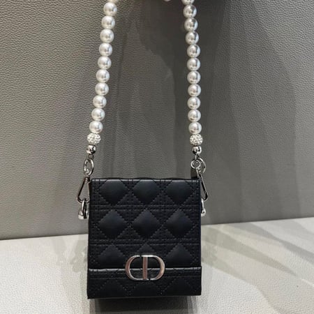 شنطة ديور الصغيرة مع ستراب لولو و علبه و كيس اصلي