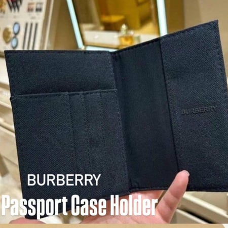 حافظ جواز السفر من بربري Burberry Passport case holder