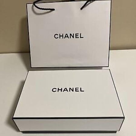 شنطة المشاهير من شانيل للمكياج Chanel Double Zipper Cosmetic Pouch