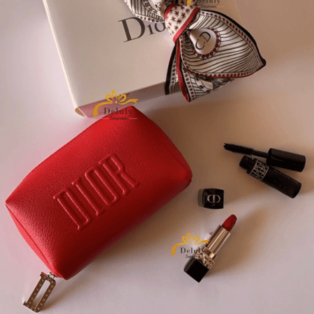 طقم شنطة جلد من ديور مع روج ومسكارا مع كيس ديور اصلي
