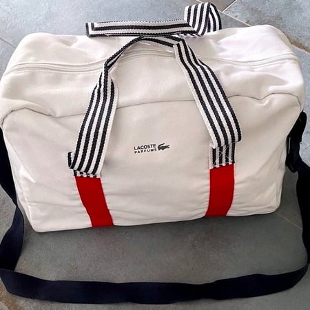 شنطه لاكوست الاصليه