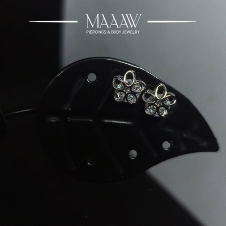 أقراط فضة وردة داخلها فص موديل 9176