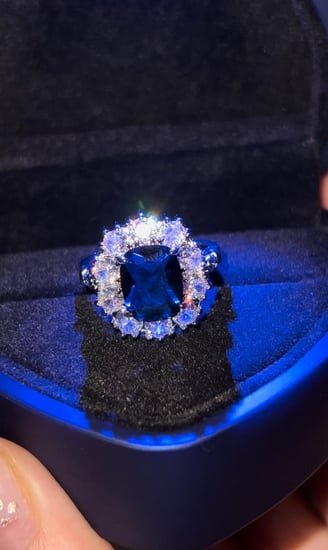 طلب خاص شامل بوكيه خاتم مطلي فضه وكرت اهداء