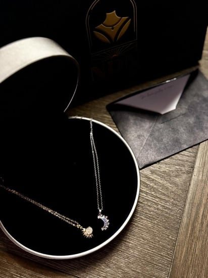 قلادتين الشمس والقمر فضه عيار 925