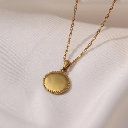 قلادة بتصميم الملاك مع الحلق مطليه بالذهب عيار 18k