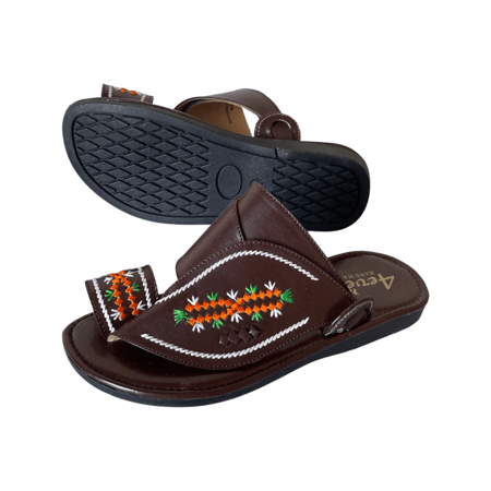 صندل ولادي دعسة خفيفة - بني غامق مطرز ألوان