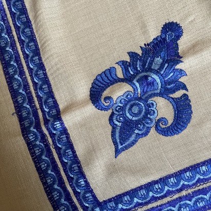 شال شتوي مطرز