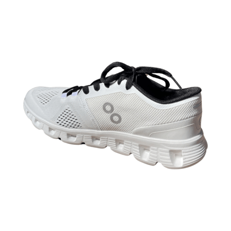 حذاء سبورت أبيض