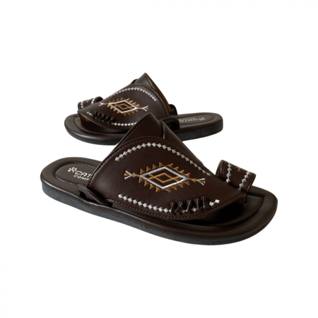 نعال شرقي بني مطرز