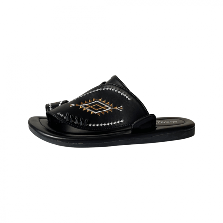 نعال شرقي مطرز اسود