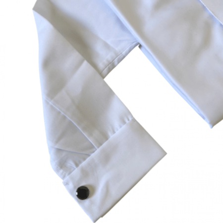 ثوب شبابي أبيض بأزارير