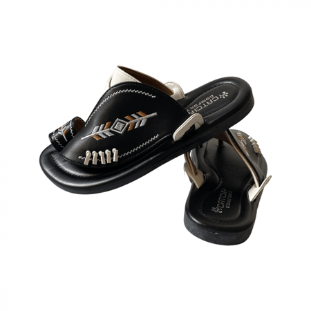 نعال شرقي مطرز اسود-ابيض