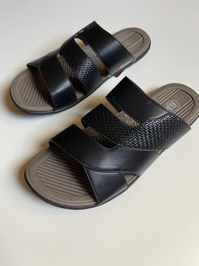 حذاء اسود BM مميز