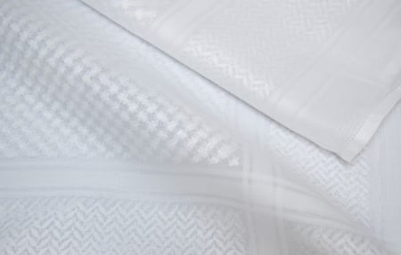 شماغ بالمان أبيض