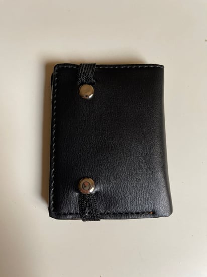 محفظة رجالية بمطاط اغلاق