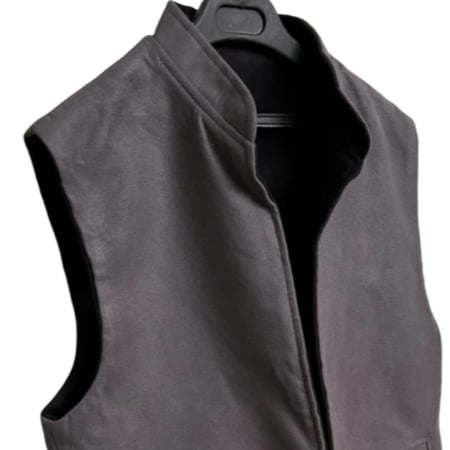 سديري جوخ بـ وجهين رمادي غامق وأسود